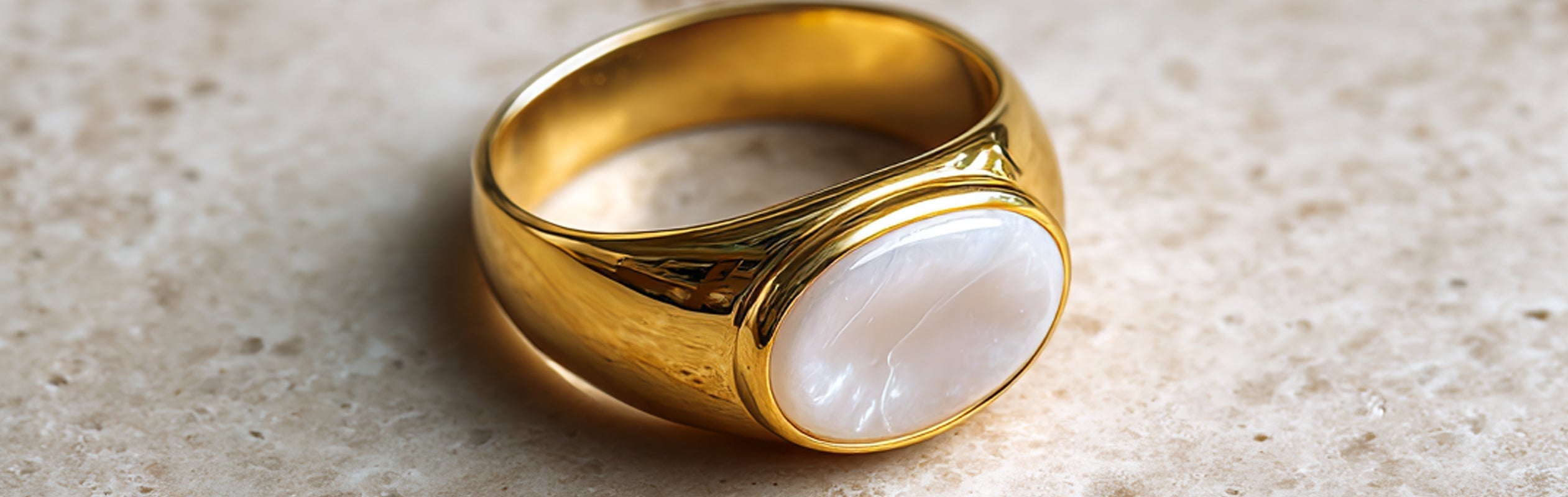 Inel sigiliu (signet ring) — istorie, semnificație și cum îl porți în 2026