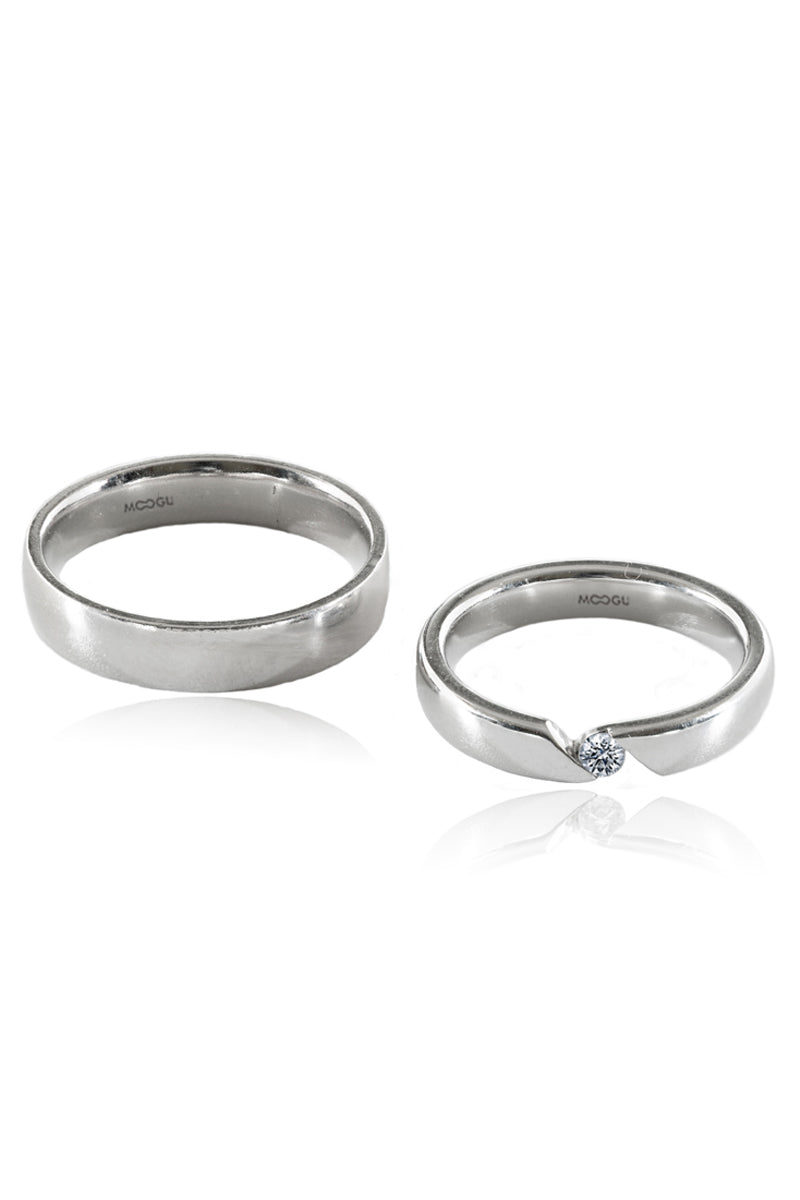 Gold Round Brilliant Rings