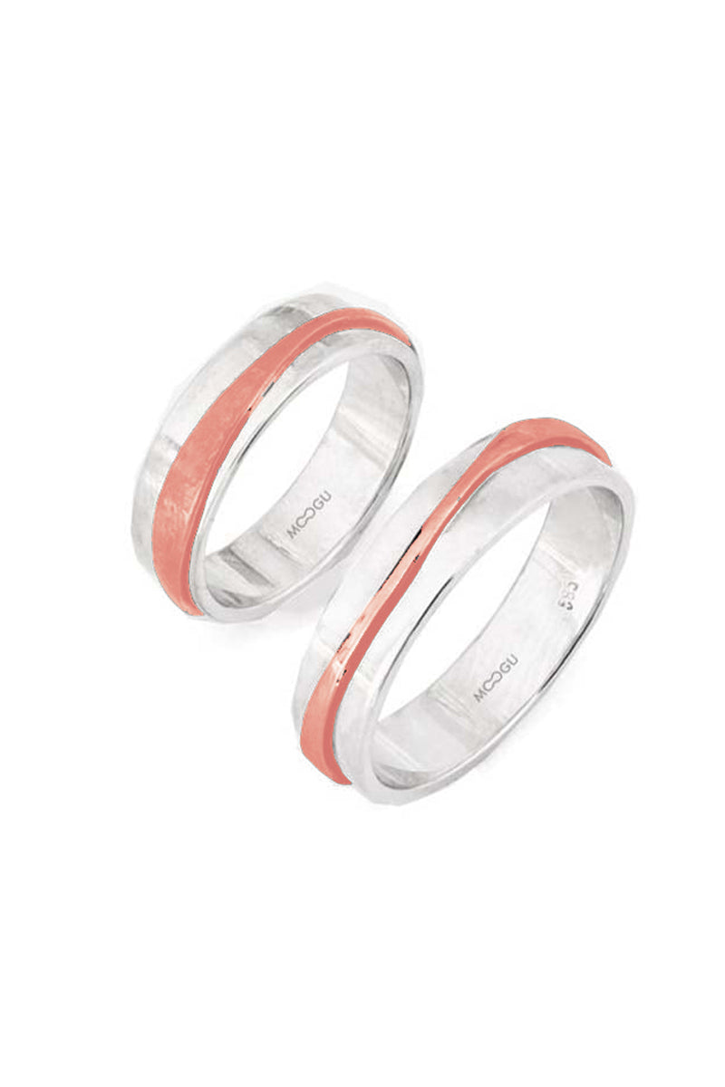 Gold Wedding Rings Curve Lines